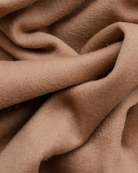 Top notes visual: Frankincense,Saffron,Spices,Suede