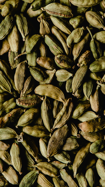 Middle notes visual: Cardamom,Cinnamon,Clove
