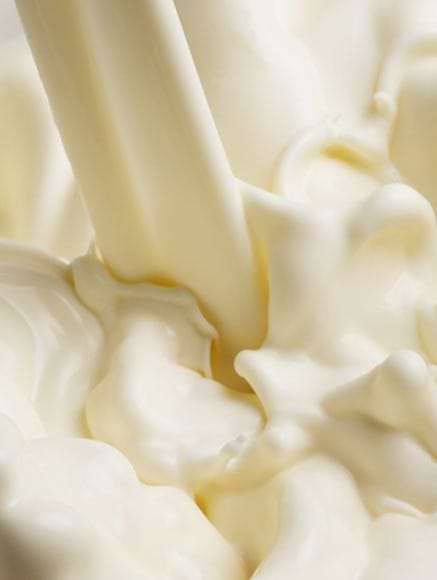Base notes visual: Almond Milk, Siam Benzoin Resinoid, Caramel Rum CO2 and White Musks