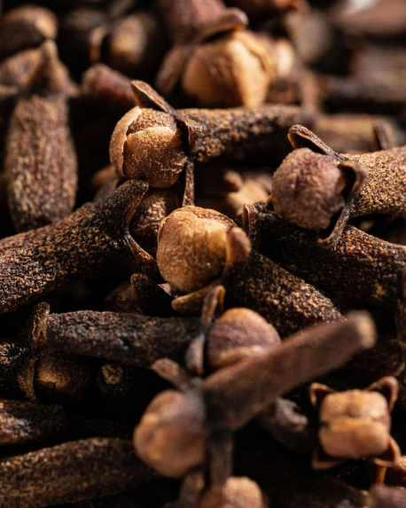 Top notes visual:  Clove, Gunpowder